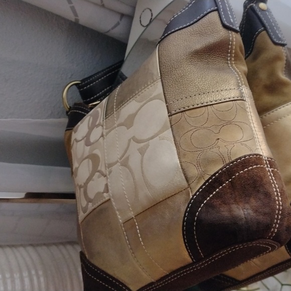 Authentic Coach legacy patchwork bag. - Picture 8 of 12